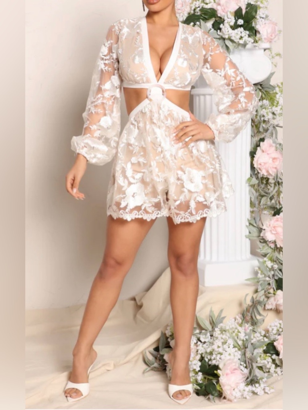 Blithe Rose  Floral V Neck Corset Back lace Long sleeve Romper NWT size Small